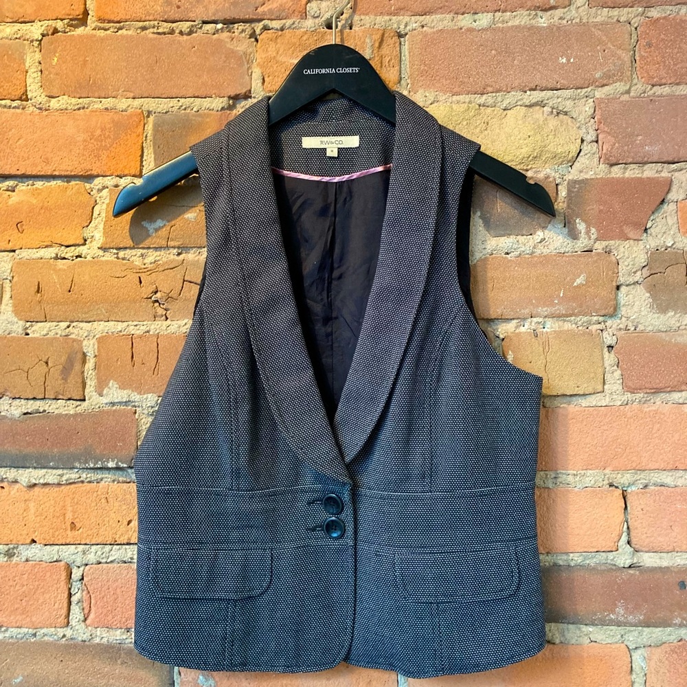 RW&CO Grey Patterned Vest.  Size Medium.